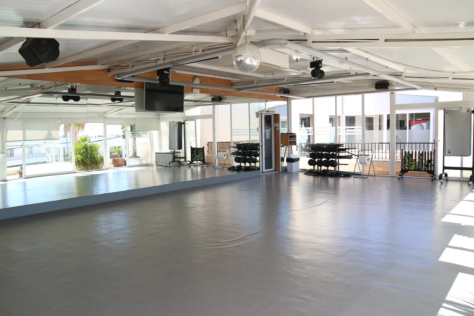 Nirvana Fitness Center — estudio de fitness-studio en Sant Jordi de ses Salines — 2
