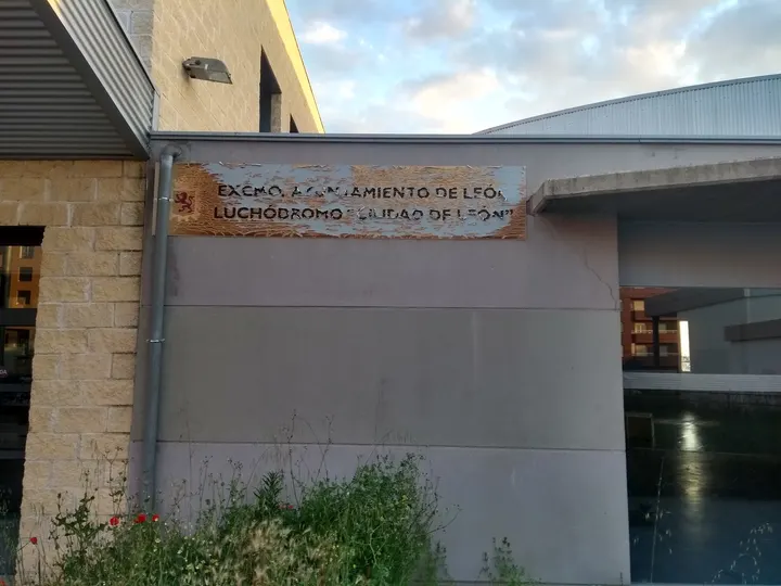 Luchódromo — artes marciales-studio en San Lorenzo - La Palomera - San Mamés, León — 2