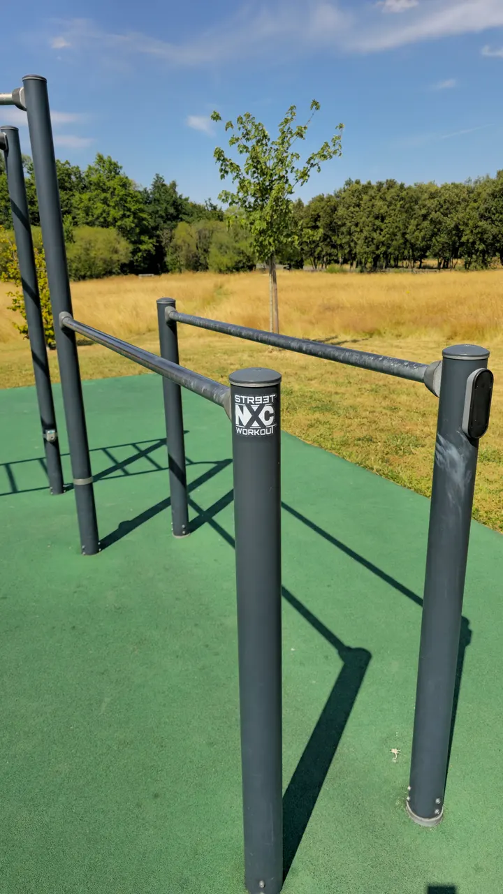 Parc de streetworkout — salle de fitness-studio à Saint-Jacques-de-la-Lande, Rennes — 3