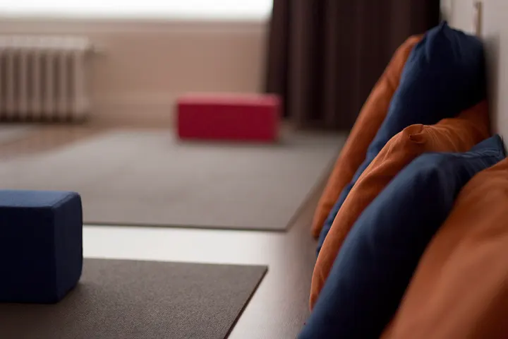 Anahata Yoga School — Yoga en Santiago, Córdoba