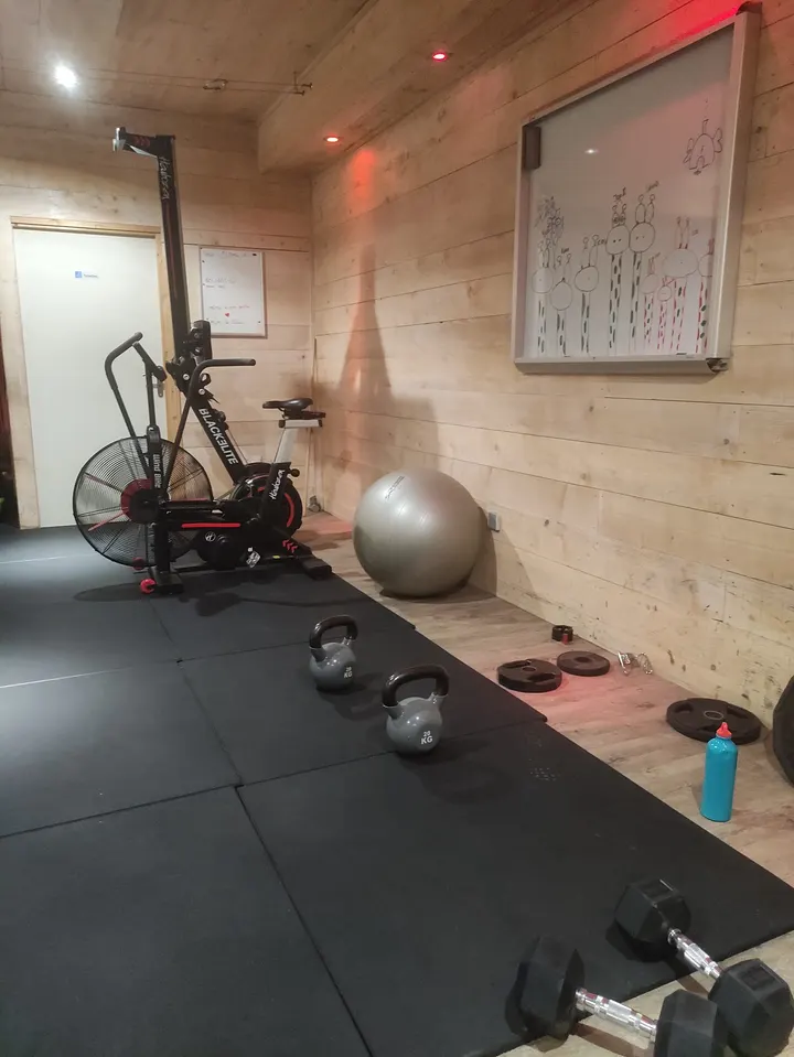 OLO Studio — Salle de fitness à Parc du château, Crespières