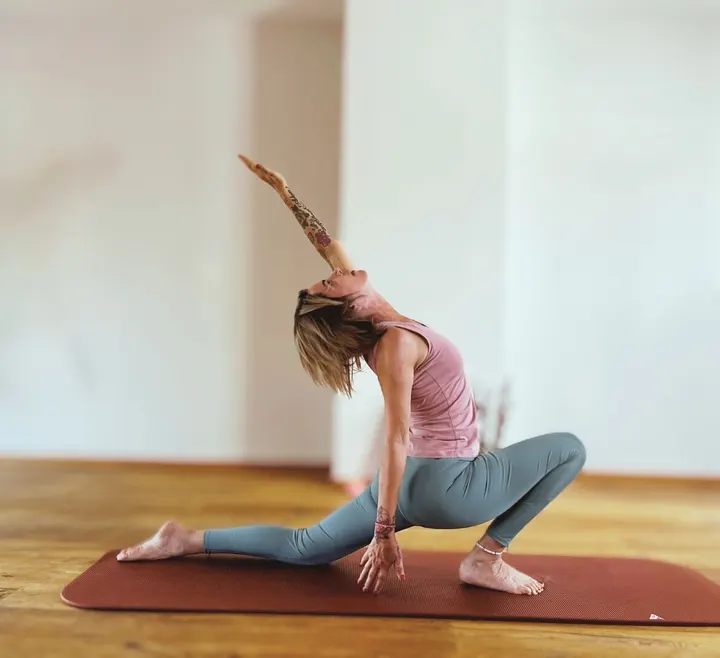 Yogaschule nach dem Neuen Yogawillen Carmen Weller — yoga-studio in Feuerbach-Mitte, Stuttgart — 2