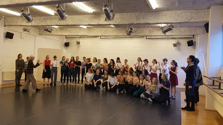 Lola Rogge Schule Kiebitzhof — tanz-studio in Hamburg — 4