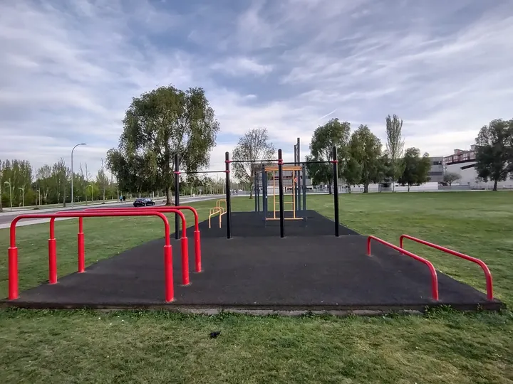 Parque Calistenia Y Streetworkout — calisthenics-studio en Eras de Renueva, León — 3