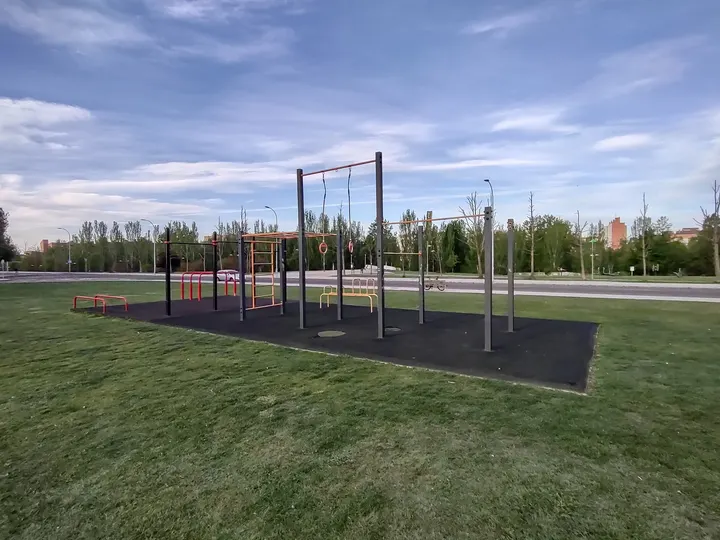 Parque Calistenia Y Streetworkout — calisthenics-studio en León — 3
