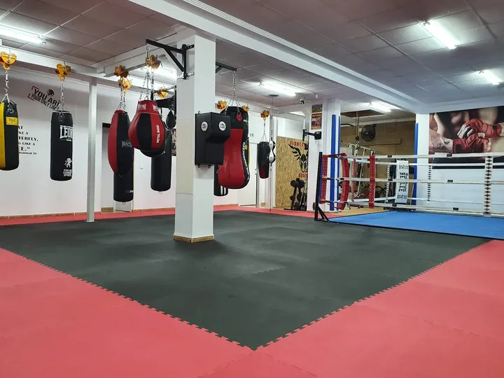 FIGHTERS GYM (Club de Boxeo y Lucha) — estudio de fitness-studio en Valencia — 2