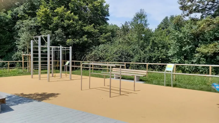 Calisthenics Park / Outdoor Fitness Area — fitnessstudio in Obermenzing, München — 3