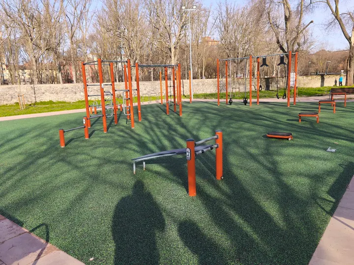 Parque de Calistenia — calisthenics-studio en Las Huelgas, Burgos — 3