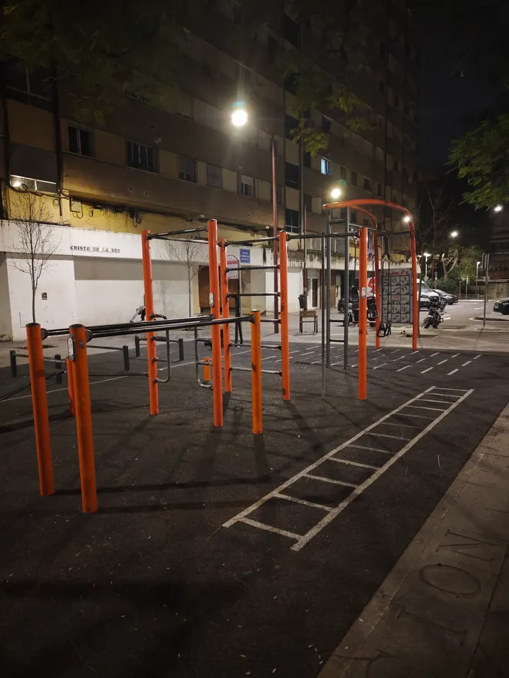 Parque de calistenia — calisthenics-studio en Santa Aurelia-Cantábrico-Atlántico-La Romería, Sevilla — 2