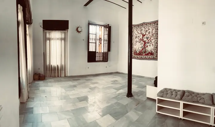 Harita Yoga — Yoga en San Bartolomé, Sevilla