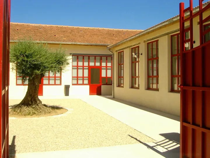La Courte Echelle — Méditation à Triangle de la Gare, Nîmes