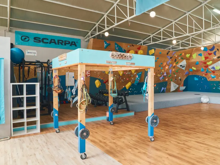 Double Dyno Climbing School — arrampicata-studio a Municipalidadi de Pirri/Municipalità di Pirri, Cagliari — 3