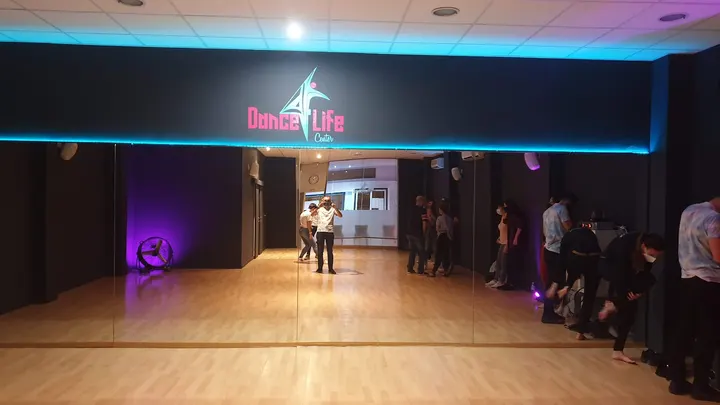 Dance4life Center — baile-studio en CASTILLEJA DE LA CUESTA — 3