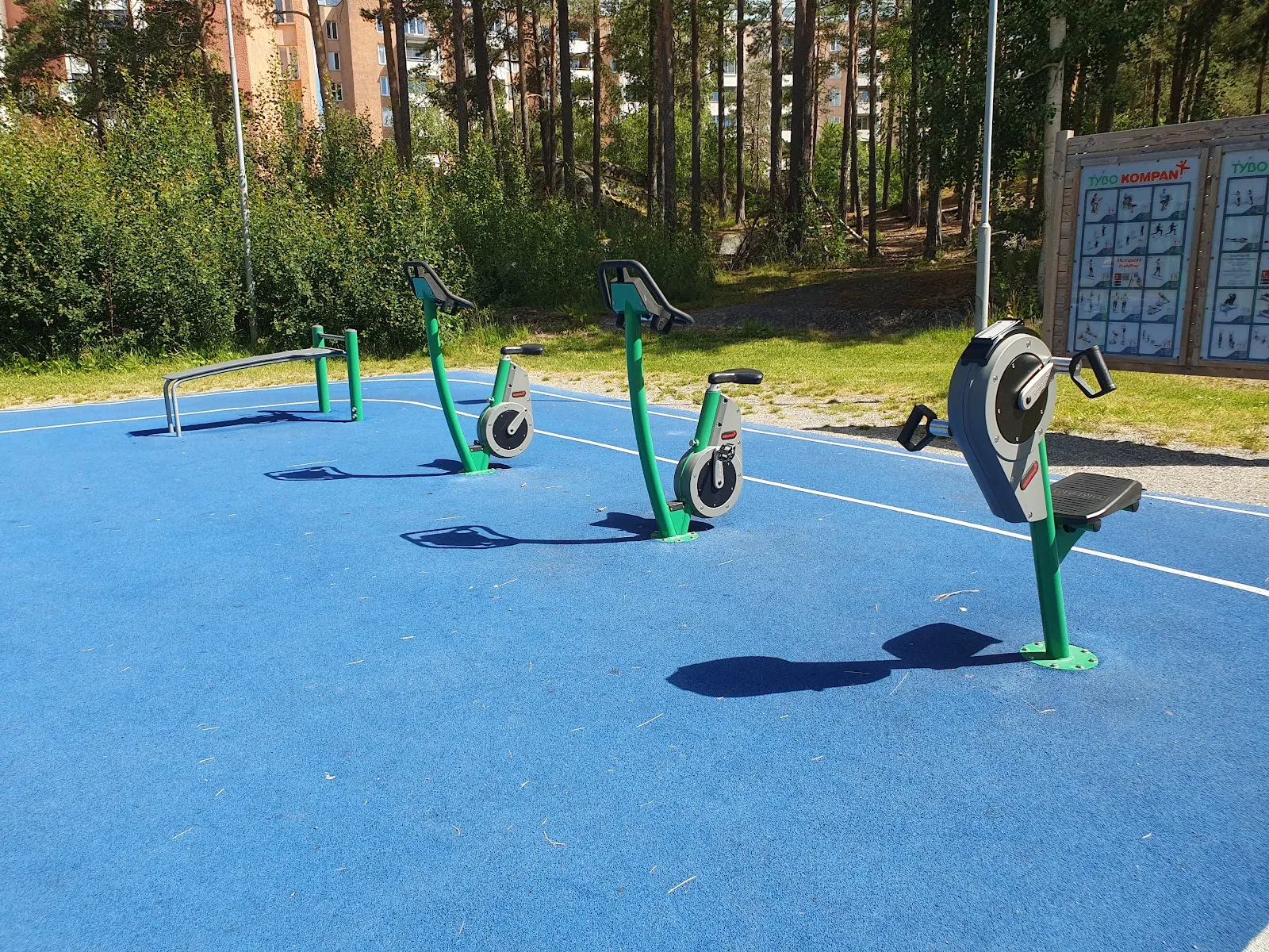 Tybo utomhusgym — träningsstudio-studio i Bollmora, Tyresö — bild 3