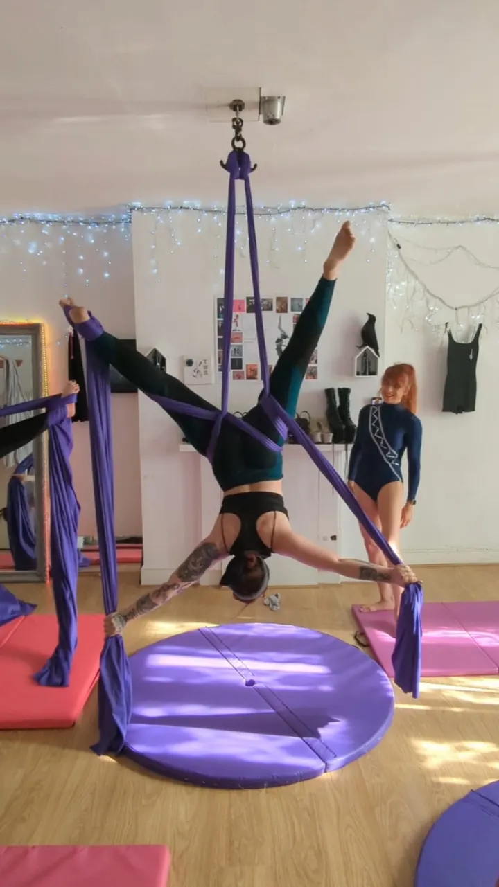 The White Studio Flexibility — pole fitness-studio in Cauldwell, Bedford — 3
