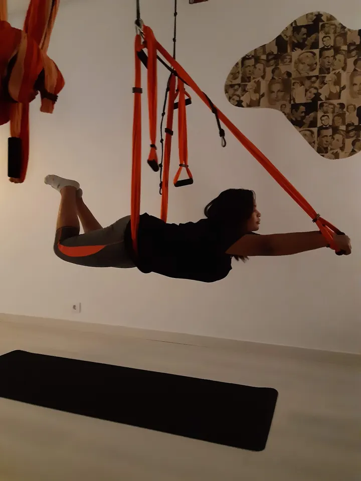 SECUOYA YOGA AEREO — Yoga en L'Arena, Gijón