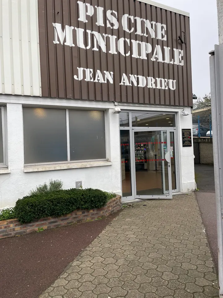 Piscine Jean Andrieu — studio à Choisy-le-Roi, Paris — 3