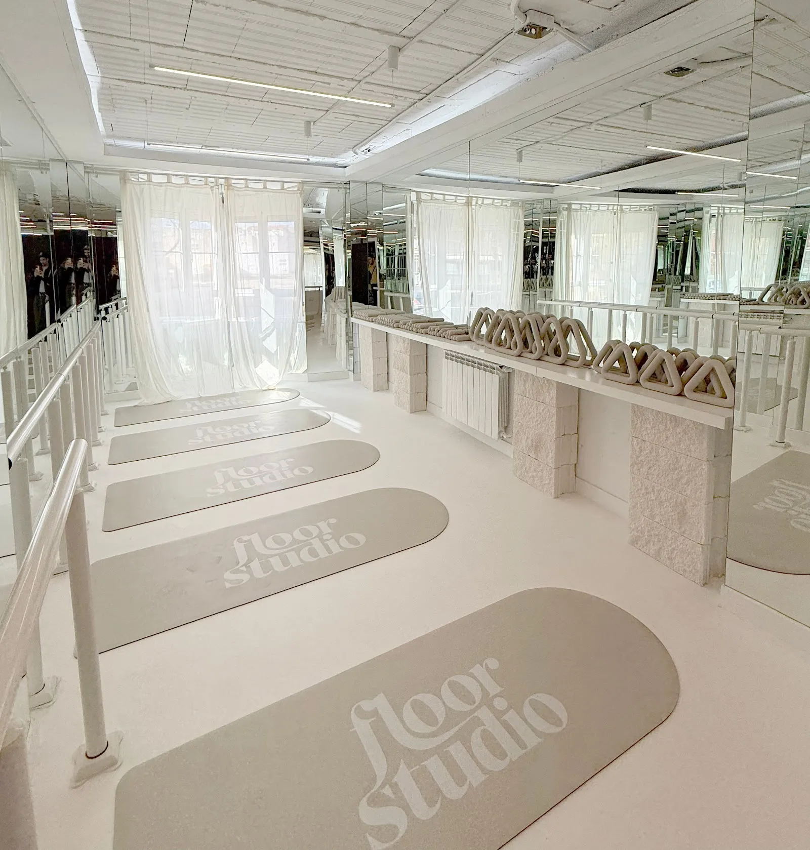 Floor Studio | Pilates Refomer en máquina | Barre — pilates-studio en Getafe — 4