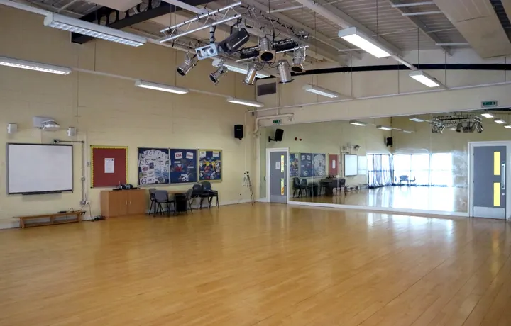 Sam's Health & Fitness — fitness studio in Bristnall Hall Fields, Oldbury — 2
