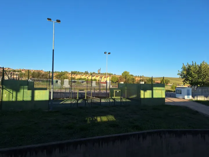 Centro Deportivo Fuente Del Toro — estudio de fitness-studio en La Cabaña, El Molar — 2