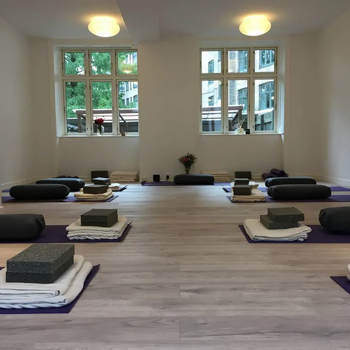 SiYoga v/Simone Møller Juncker — Yoga i Valby, København