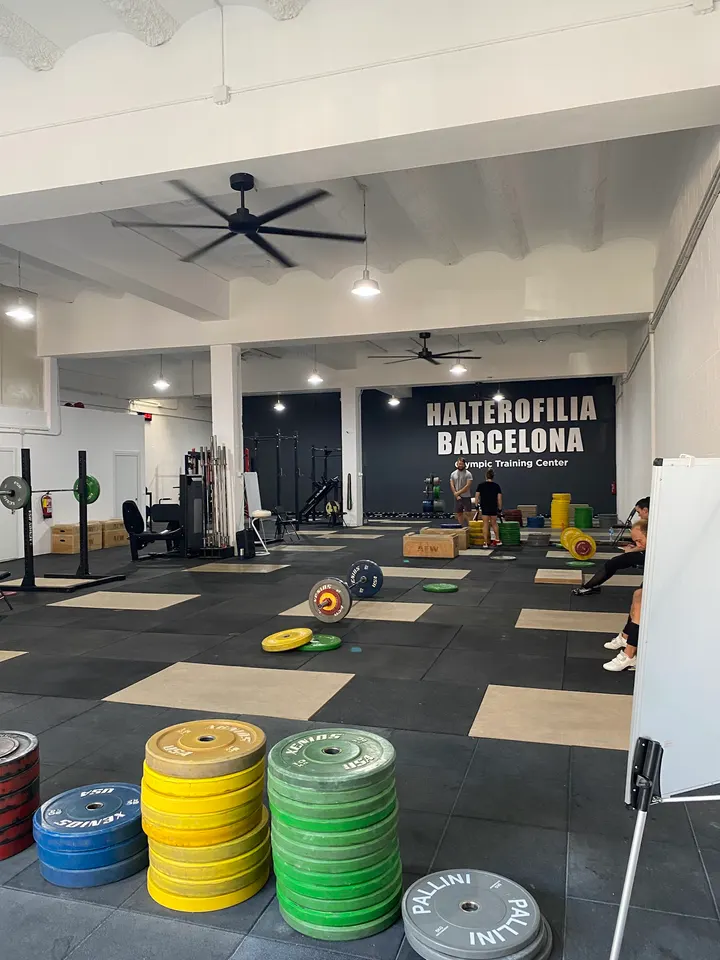 Halterofilia Barcelona Olympic — fuerza-studio en Sant Martí, Barcelona — 3