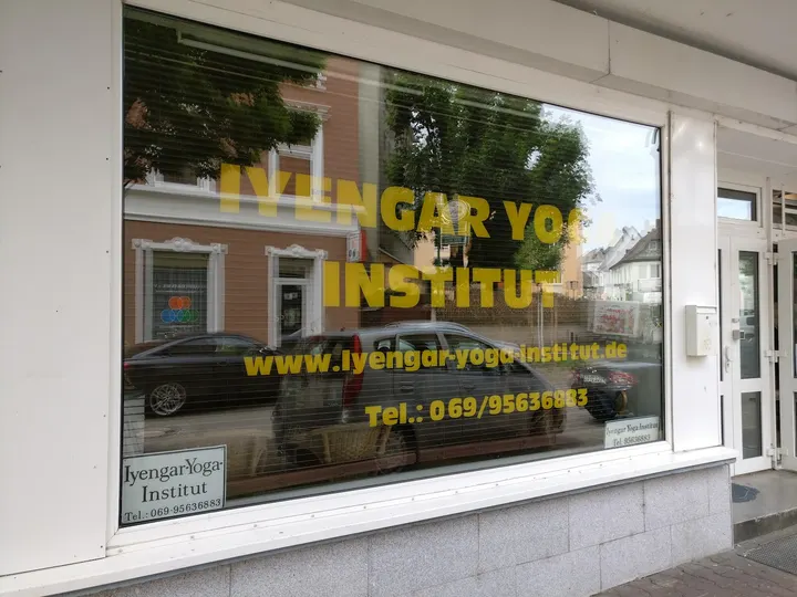 Iyengar Yoga Institut Frankfurt am Main — Yoga in Rödelheim, Frankfurt am Main