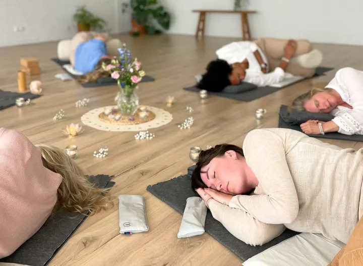 BLOOM Yoga Mindfulness Zelfcompassie — yoga-studio in Hempens, Teerns, en Zuiderburen, Hempens — 2
