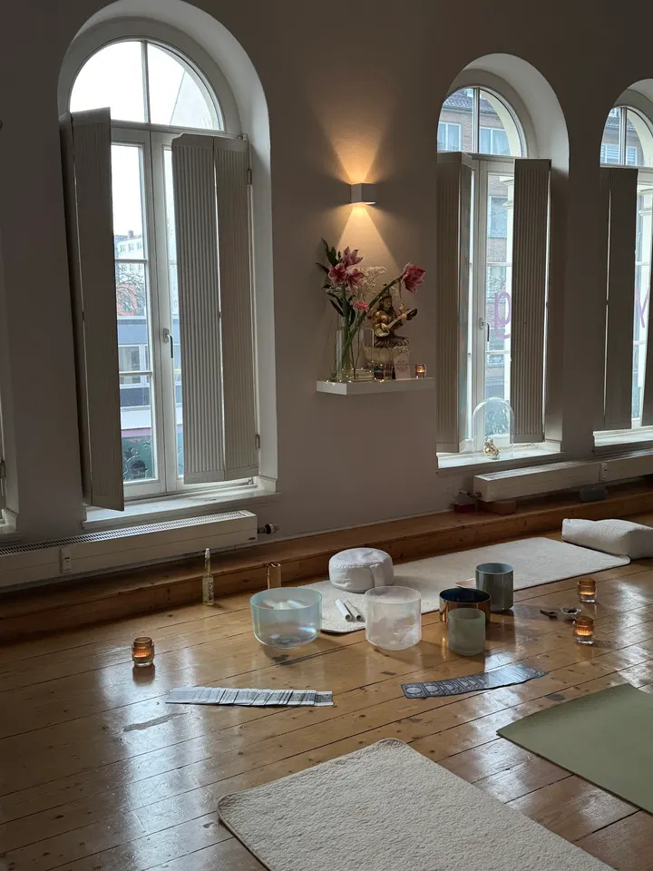 Karmakarma Yogastudio — Hot Yoga in Unterbilk, Düsseldorf