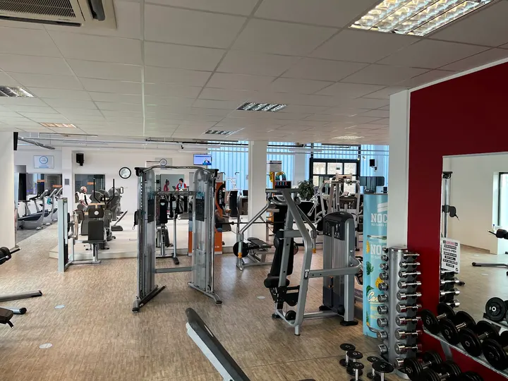 Logo-Fit Neustadt — fitnessstudio in Sierksdorf — 3