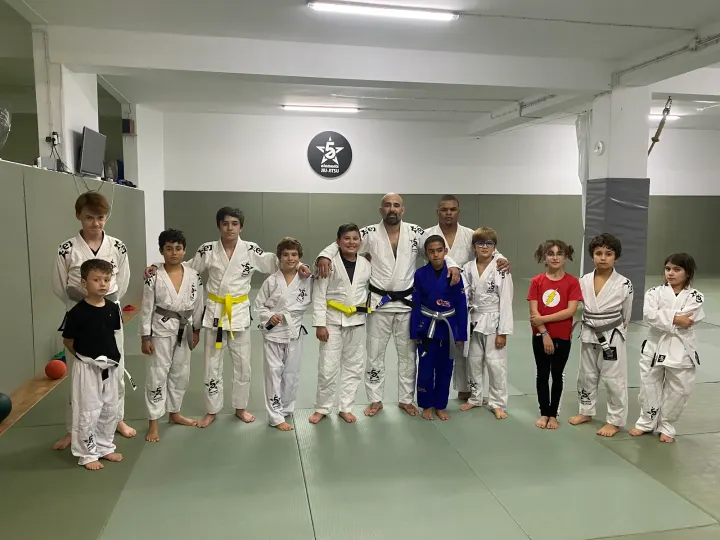 Five Elements Jiu-Jitsu Ajuda Matriz — Jiu-jitsu brasileiro em Almada