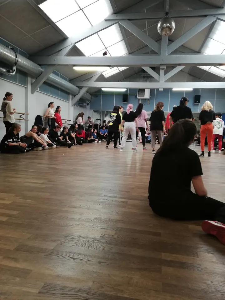 S.A.R.L. Alemana Danse — danse-studio à République, Vincennes — 3
