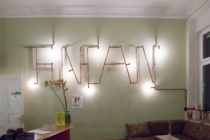 Yoga im Fincan mit Sandro — yoga-studio in Neukölln, Berlin — 2