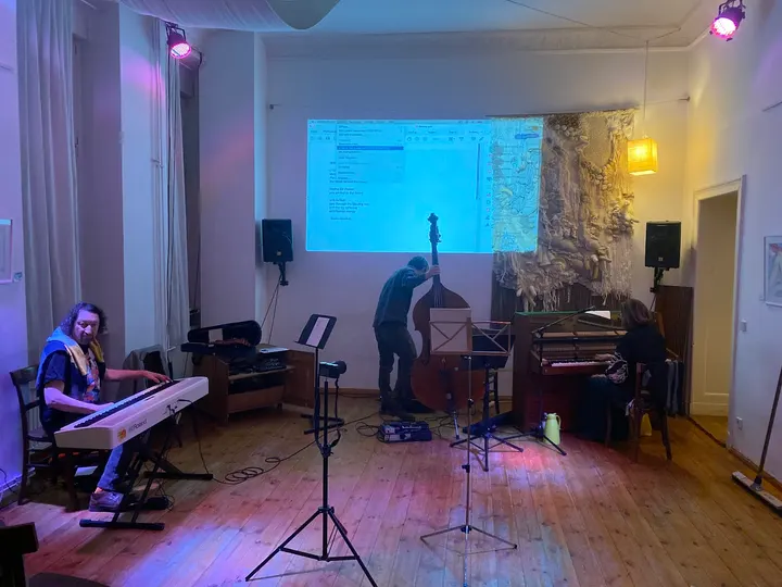 Yoga im Fincan mit Sandro — yoga-studio in Berlin — 4