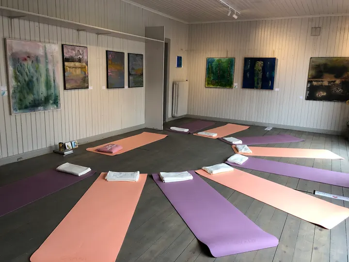Yolilo Yoga — Yoga i Skara domkyrkodistrikt, Skara