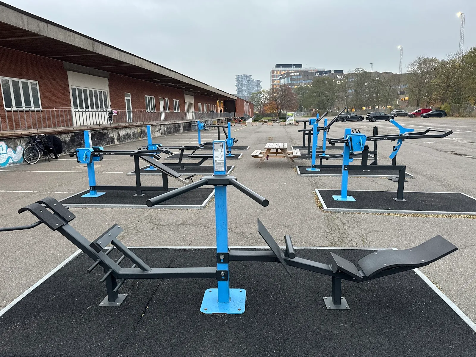 Udendørs træningsstation med vægte — træningsstudio i Vesterbro, København — 2