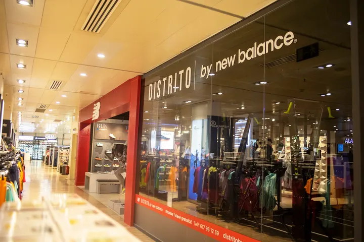 Distrito by New Balance Boutique — entrenamiento personal-studio en Penya-roja, Valencia — 2