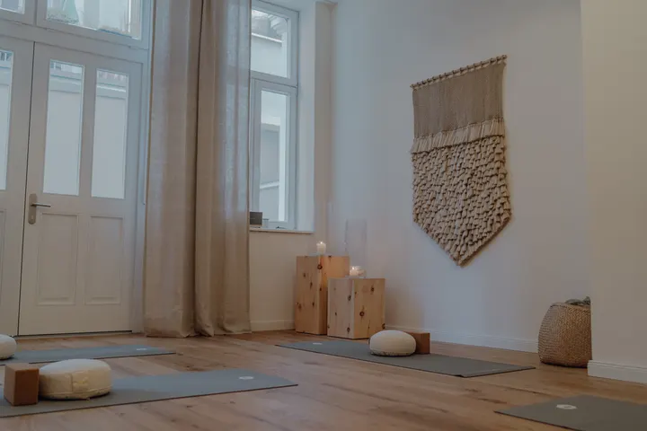Inner Flow Yoga Ausbildung — yoga-studio in Frankfurt am Main — 4