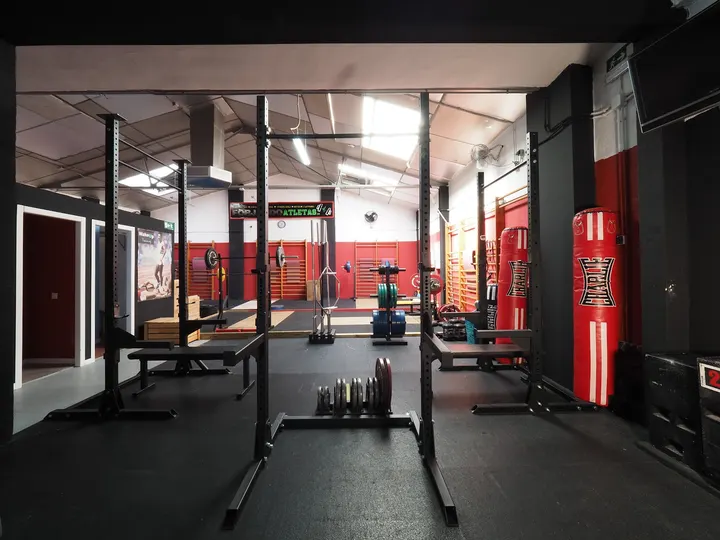Forjando Atletas | Gimnasio de Halterofilia, Powerlifting, Calistenia y Tiro con Arco. — Calisthenics en Carabanchel, Madrid