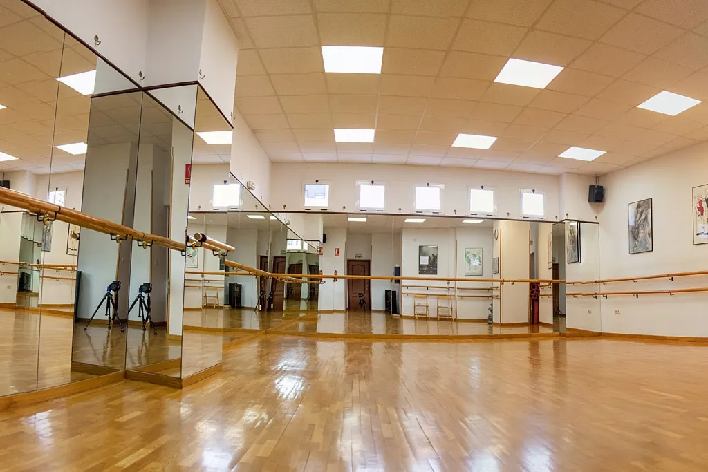 Academia de danza Gloria Solís — baile-studio en El Vallobín, Oviedo — 2