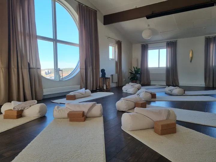 Studio Santosha — Yoga i Södra Hammerö, Kungsbacka