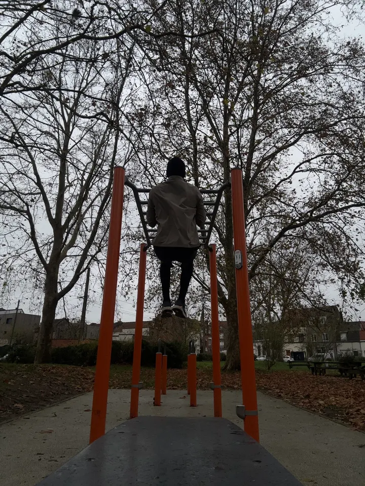 Parc de street workout — salle de fitness-studio à Bois Blancs, Lille — 3
