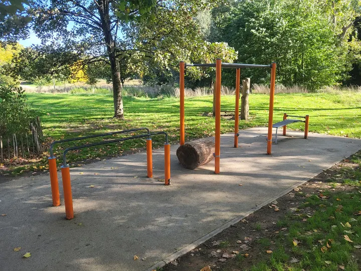 Parc de street workout — salle de fitness-studio à Lille — 3