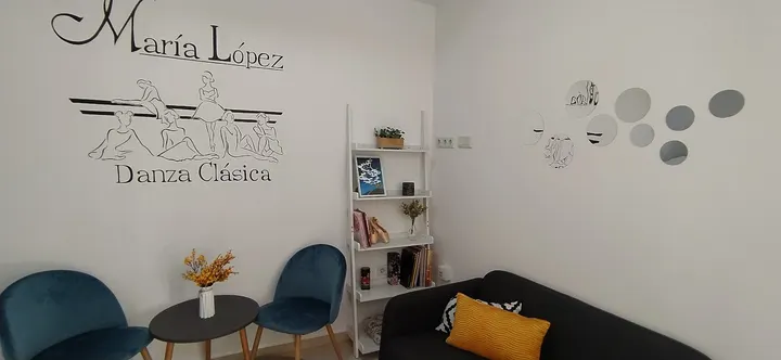 Danza Clásica - María López — baile-studio en Triana Este, Sevilla — 3