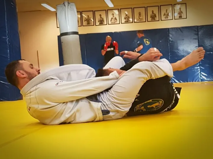 Frontier MMA — kickboxing-studio i Rosengård Centrum, Malmö