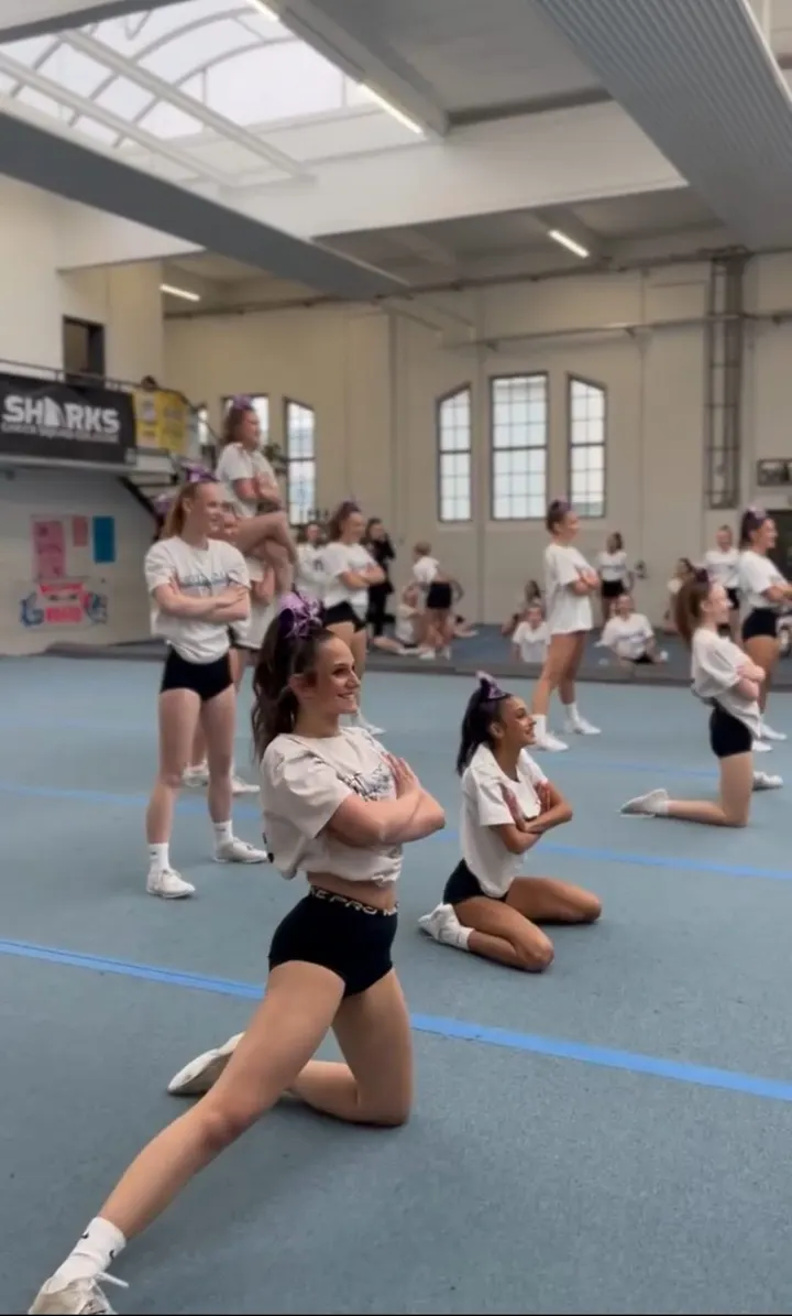 Sharks Cheer Squad - Shark Tank Hürth — Turnen in Kalscheuren, Hürth