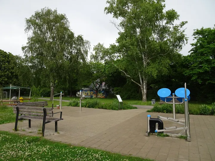 Outdoor Fitness — Fitnessstudio in Südstadt, Hannover