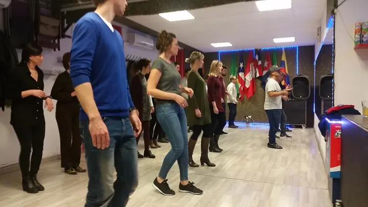 Escuela De Salsa Y Bachata Marcando El Paso — baile-studio en Ciutat Vella, Barcelona — 3