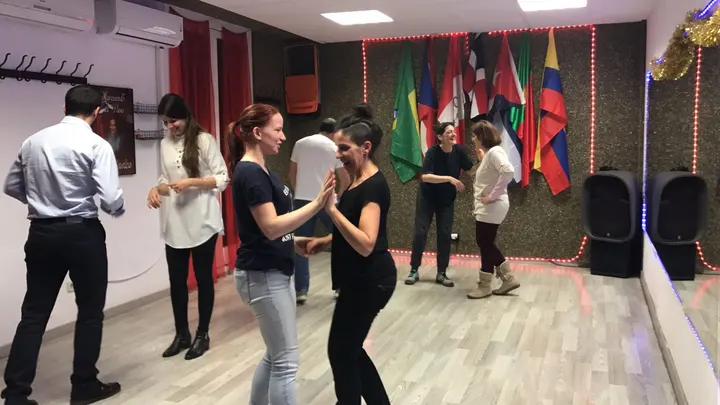 Escuela De Salsa Y Bachata Marcando El Paso — baile-studio en Barcelona — 4