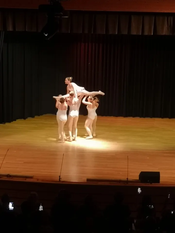 Escuela De Danza Elizabeth Lapuente — baile-studio en Alborchí, Valencia — 2